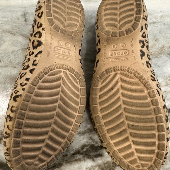 Preowned Crocs - Picture 2 of 3